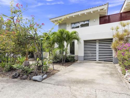 Luxury 4BR Villa With Private Pool And Ocean Views in Indigo Bay