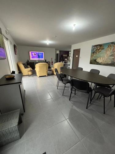 Maison spacieuse à Vernoux-en-Vivarais, jardin clôturé, 170 m² (Maison spacieuse a Vernoux-en-Vivarais, jardin cloture, 170 m²) in Vernoux-en-Vivarais
