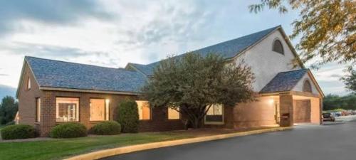 Dodgeville inn and suites