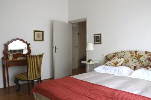 Theia Apartment