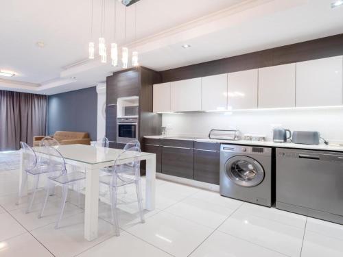 CENTURY CLUB - Luxury Apartment Hotels - image 7