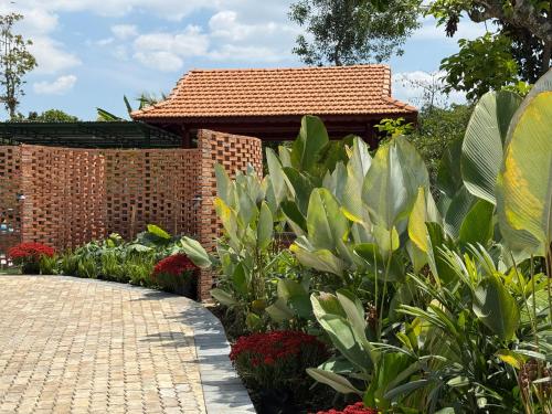 Phong Tom Retreat in Huyen Long Khanh