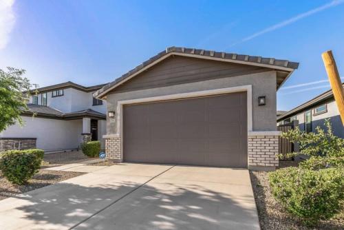 Spacious Surprise AZ Home King Bed Great WiFi Near Stadium Golf in Sun City
