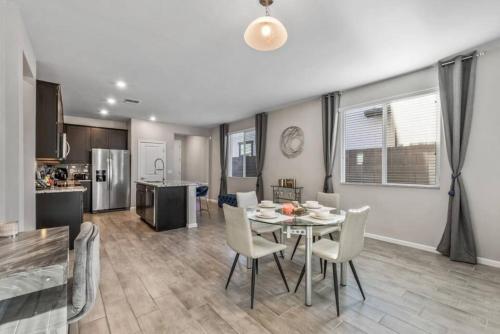 Spacious Surprise AZ Home King Bed Great WiFi Near Stadium Golf in Sun City