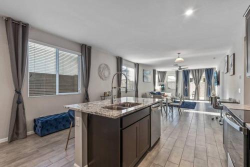 Spacious Surprise AZ Home King Bed Great WiFi Near Stadium Golf in Sun City