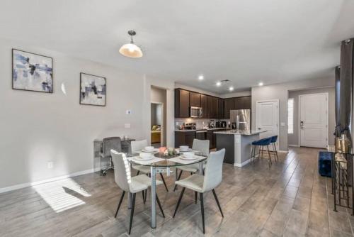 Spacious Surprise AZ Home King Bed Great WiFi Near Stadium Golf in Sun City
