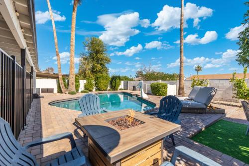 Modern Phoenix Stay with Hot Tub and Pool – khách sạn tại Bắc Phoenix