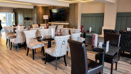 Restaurante, Lakehurst Park in Near Center