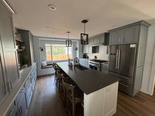 Kitchen, Riverfront Entertainment Haven in McHenry (IL)