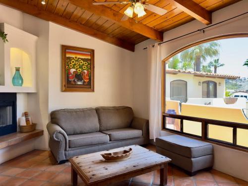 Puerto Nuevo Surf Casita Feliz 1 BR with pool in Puerto Nuevo