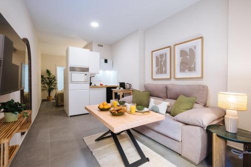 New Hostly Goyeneta - image 4