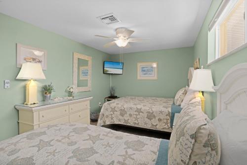 Cottage by the Sea - Gulf Front On the Beach! by Anna Maria Life Vacation Rentals - image 2