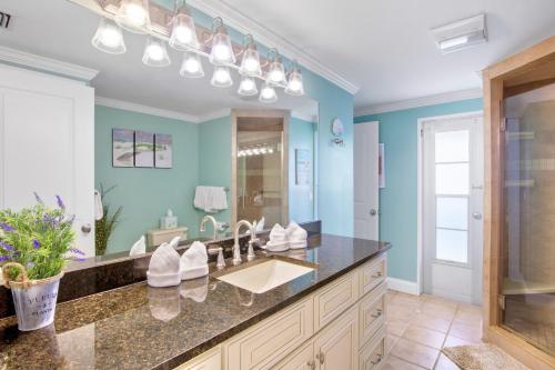 Cottage by the Sea - Gulf Front On the Beach! by Anna Maria Life Vacation Rentals - image 4