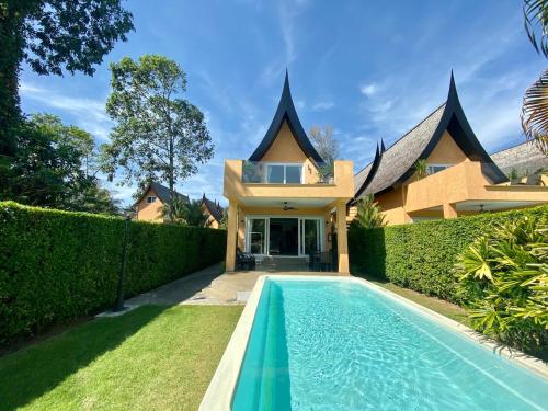 Exterior view of Royal Shell by Utalay Koh Chang