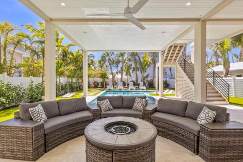 Dolce Vita - Amazing Rooftop Experience Views Pool Spa by Anna Maria Life Vacation Rentals - image 3