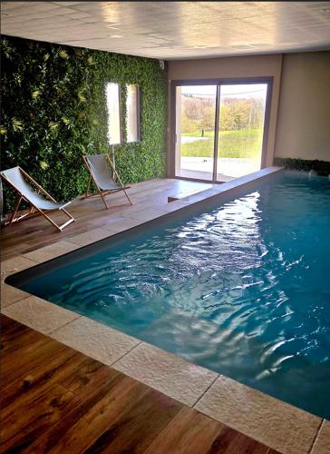 LES RUBYS appartement complet terrasse privée, piscine chauffée (LES RUBYS appartement complet terrasse privee, piscine chauffee) in La Chevillotte