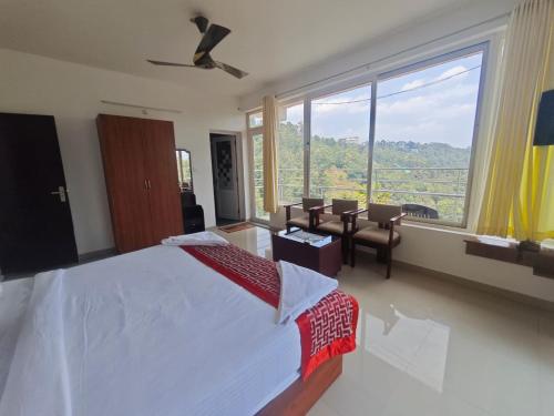 Holidayz by Stayz Royale Munnar - Misty & Sunrise Experience - Munnar