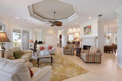 La Plage - Gulf Views! Heated Pool & Spa! Elevator by Anna Maria Life Vacation Rentals - image 5