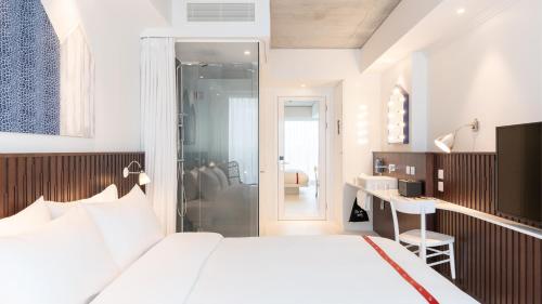 room detail thumbnail 1