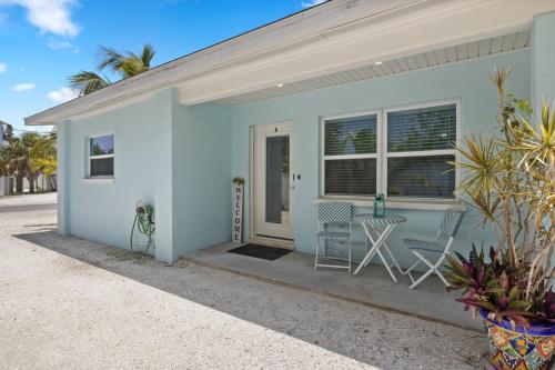 McBean Point - Dog Friendly! Walk to Bean Point! by Anna Maria Life Vacation Rentals - image 4