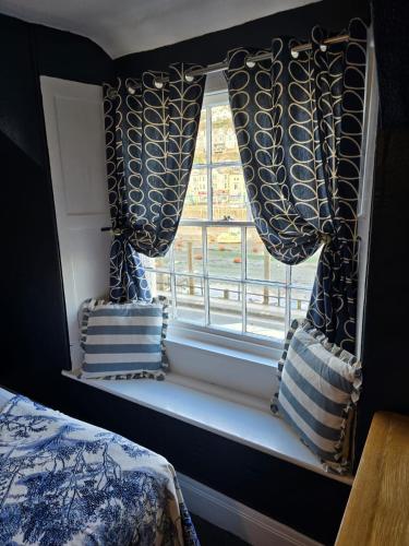 Harbour Moon Inn – Looe