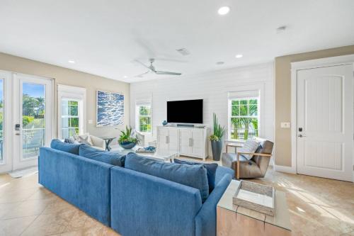 My Grand Floridian - Canal Front Dock Pool Games by Anna Maria Life Vacation Rentals - image 3