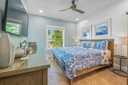 My Grand Floridian - Canal Front Dock Pool Games by Anna Maria Life Vacation Rentals - image 2