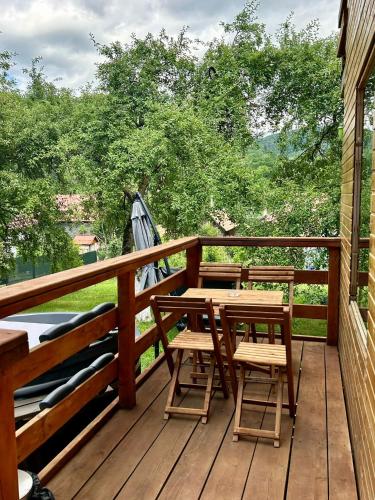 Cabana de sub deal Valea Doftanei in Traisteni