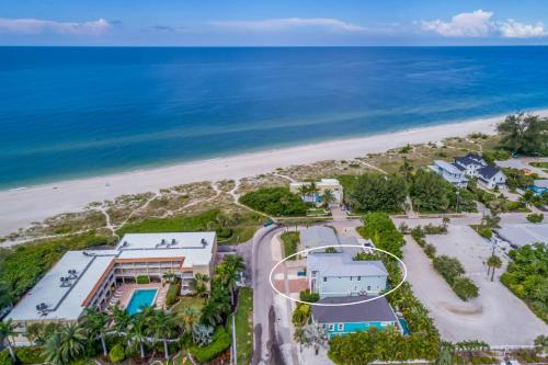 Oceanside Oasis - 50 Steps to Beach! Gulf Views! Pool Spa by Anna Maria Life Vacation Rentals - image 4