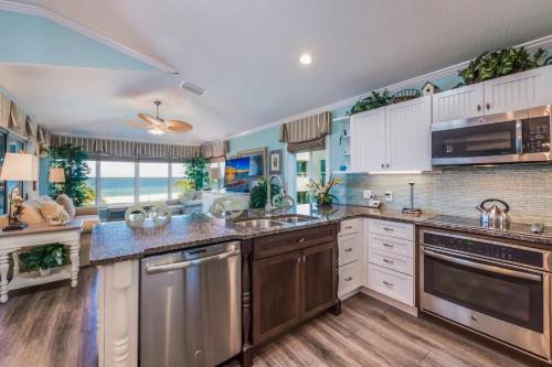 Palm Gables 112 - Gulf Front Condo Pool Beach Access by Anna Maria Life Vacation Rentals - image 3