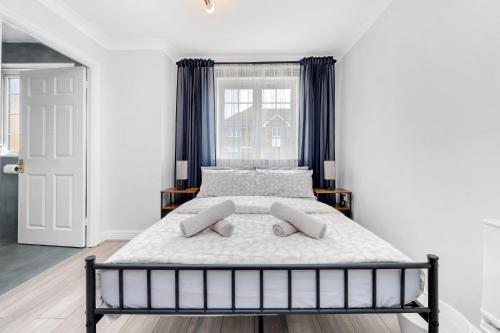 Fully equipped Parkside room 5min from Colliers wood Station R4, London