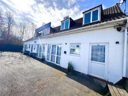 Exterior view, Travellers Rest Motel in Ingoldmells