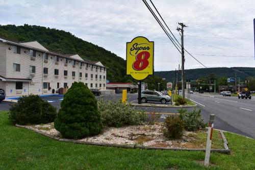 Super 8 by Wyndham La Vale/Cumberland Area in La Vale, USA