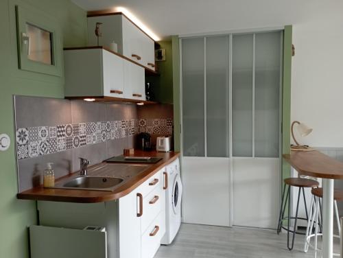 Appartement, vue sur mer, acces direct plage, piscine in Vias