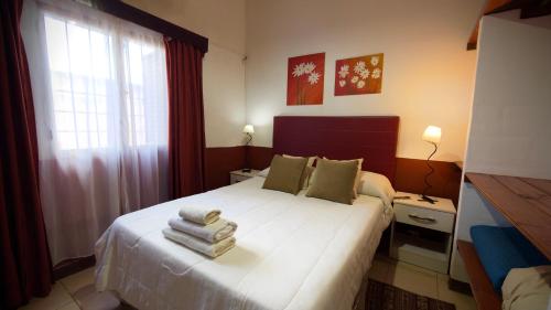 1 queen bed, 2 sofa beds
