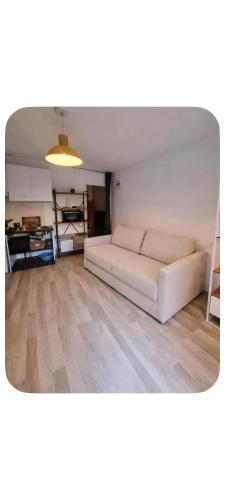 Studio pour 2 en plein centre-ville – khách sạn tại Dol-de-Bretagne
