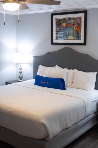Frenchmen 2BR w Pool, Hot Tub & Free Parking – khách sạn tại Marigny