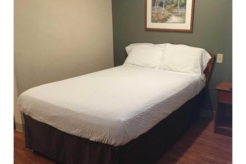 WoodSpring Suites Birmingham Pelham - image 26