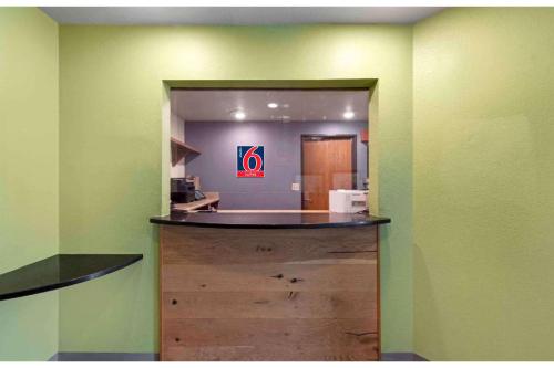 WoodSpring Suites Birmingham Pelham - image 17