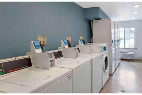 WoodSpring Suites Birmingham Pelham - image 37