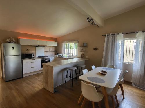 Dapur, Secure Gated Villa Surrounded by Nature in Pointe aux Cannoniers
