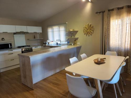 Dapur, Secure Gated Villa Surrounded by Nature in Pointe aux Cannoniers