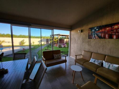 Balkon/teras, Secure Gated Villa Surrounded by Nature in Pointe aux Cannoniers