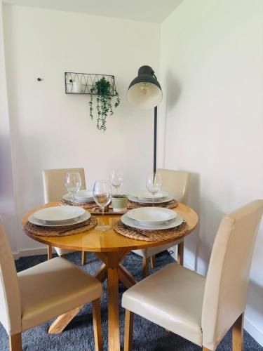 Modern Ground floor 2 Bed Apartment Secure Parking & Perfect for City- CelticEmirates Stadium – khách sạn tại Cuối Phía Đông