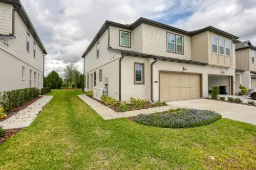 Spacious townhome with heated pool, WiFi, & central A/C - near theme parks photo 2