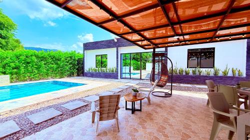Villa Santy Paraiso lujoso & Privado in Ricaurte