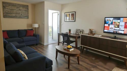 West LA Boutique ENTIRE HOMES Apartments Minutes from the Coast