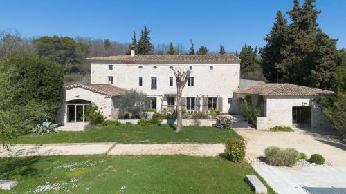 Très belle maison familiale avec piscine (Tres belle maison familiale avec piscine) in La Batie-Rolland
