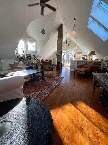 Spacious Carriage House in Montclair -accessible to MetLife Stadium, Newark Airport &NYC -新泽西州蒙特克莱尔小 in Montclair (NJ)