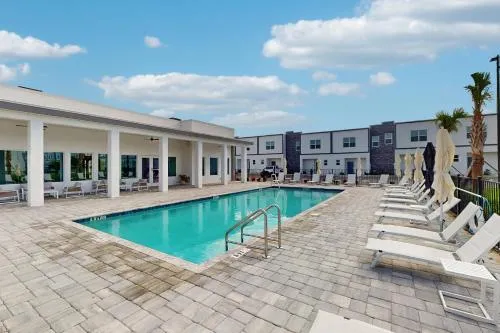 Two-story, dog-friendly townhouse with a lanai, private pool, & washer/dryer photo 2
